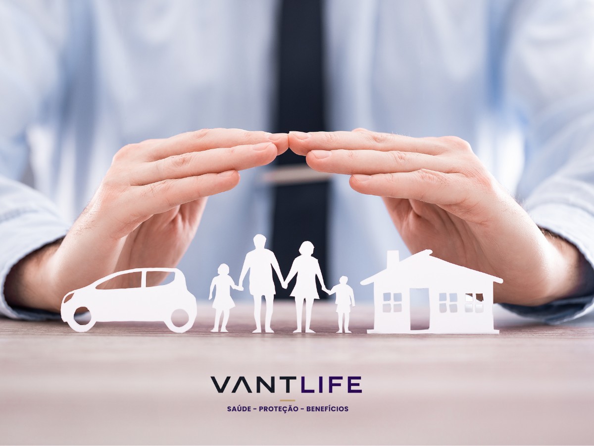 Família recebendo apoio e proteção da VantLife